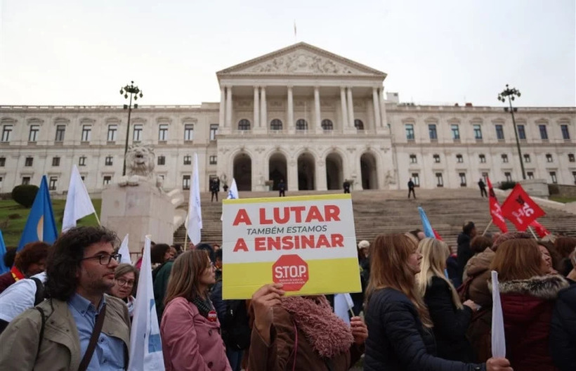 Во Лисабон протест на неколку илјади државни службеници и работници за зголемување на платите
