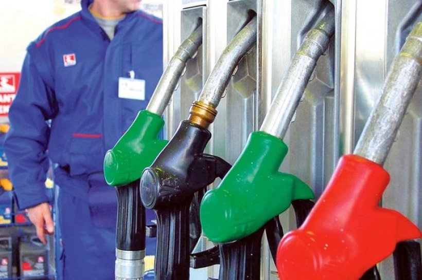 Регулаторна одлучи, од ноќеска поевтин дизел, бензинот по стара цена