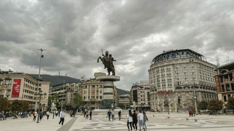 Македонија исчезнува, останува без млади – за 19 години се исели град колку Битола !