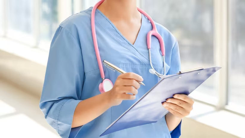 Медицинска сестра – дефицитарна професија со недостоинствена плата