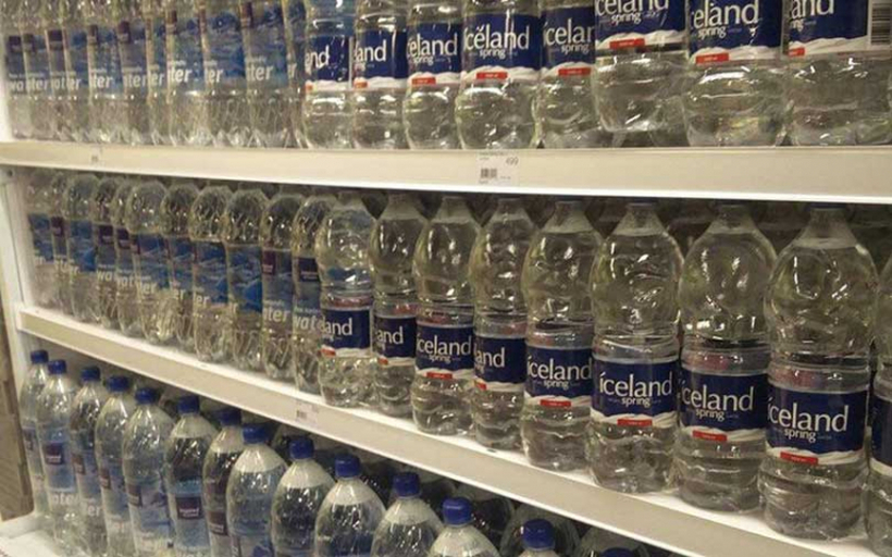Дали знаете зошто само флашираната вода во Исланд има етикети на англиски?