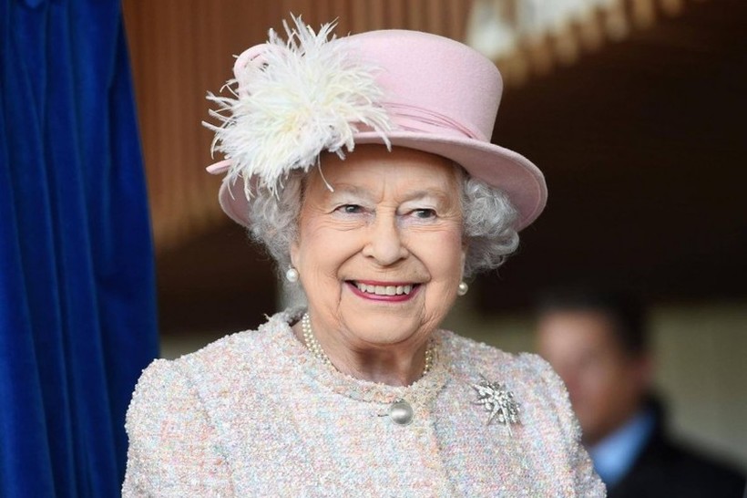 Кралицата Елизабета бара работници преку оглас: За перач на садови нуди плата од 22 илјади евра