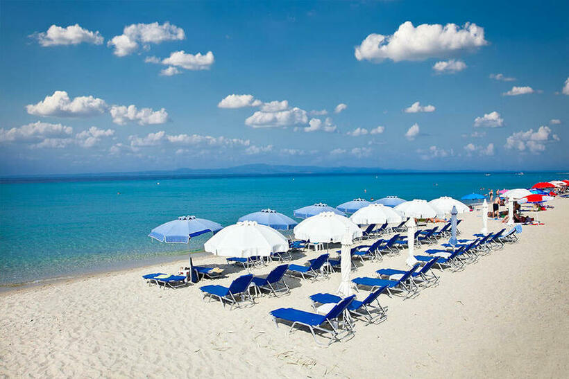 На овие грчки плажи лежалките се благо речено бесплатни: Гиро плус пиво или сок за само 5 евра, а еве ги другите цени