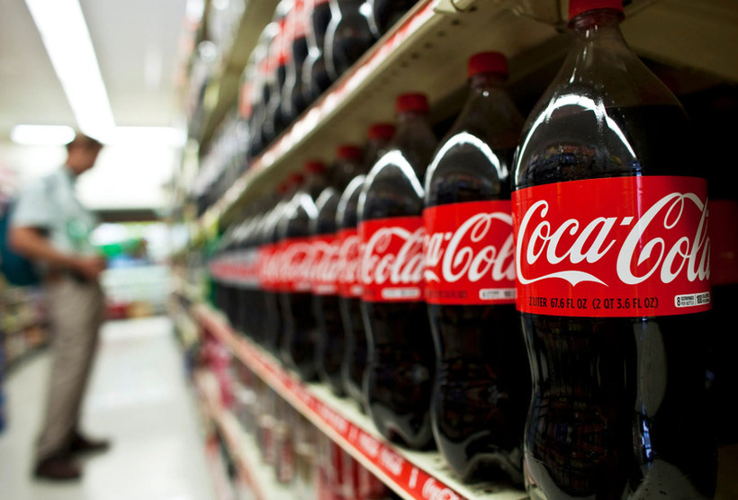 Зошто богатите во Европа пијат поевтина „кока-кола“?