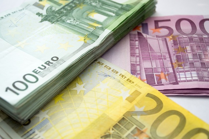 Нови банкноти од 100 и 200 евра!