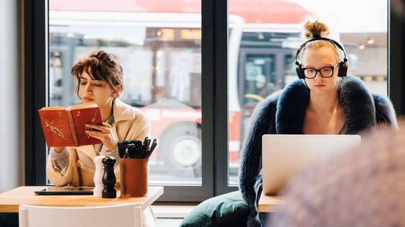 Што е Coffee Shop ефект и како работата од кафуле наместо во канцеларија влијае на продуктивноста?