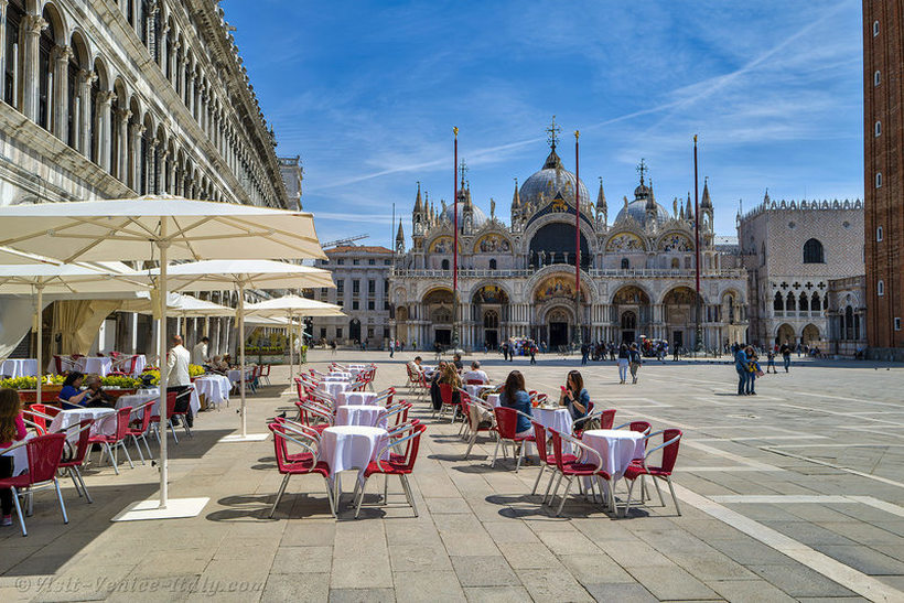 Венеција од јануари на “fast food” туристите ќе им наплаќа 10 евра за влез