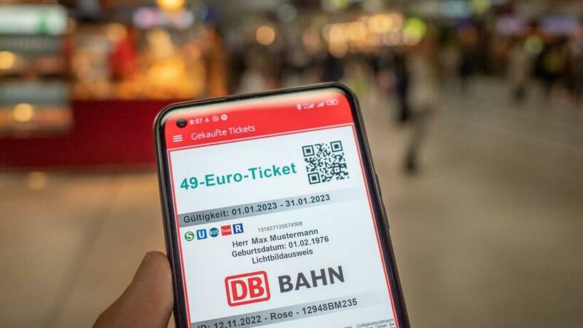 Германија воведува месечен билет од 49 евра за локален и регионален јавен превоз