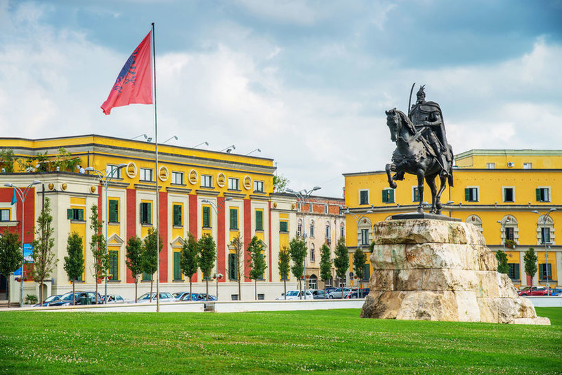 Албанија ќе штеди гориво, понеделник ден без возила