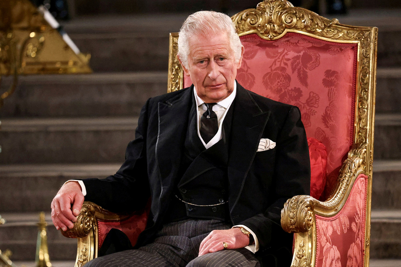 Кралот Чарлс бара нов телефонски оператор: Треба да одговара на 4.000 повици неделно за годишна плата од 30.000 евра