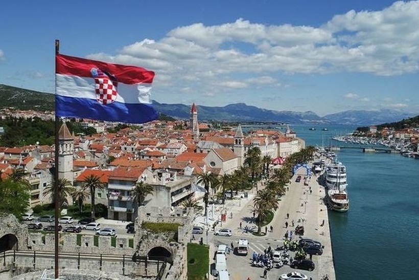 Викендот во Хрватска пристигнале 39 отсто помалку туристи отколку во 2019 година