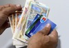 Со картичка или во кеш: Начинот на плаќање влијае на штедењето