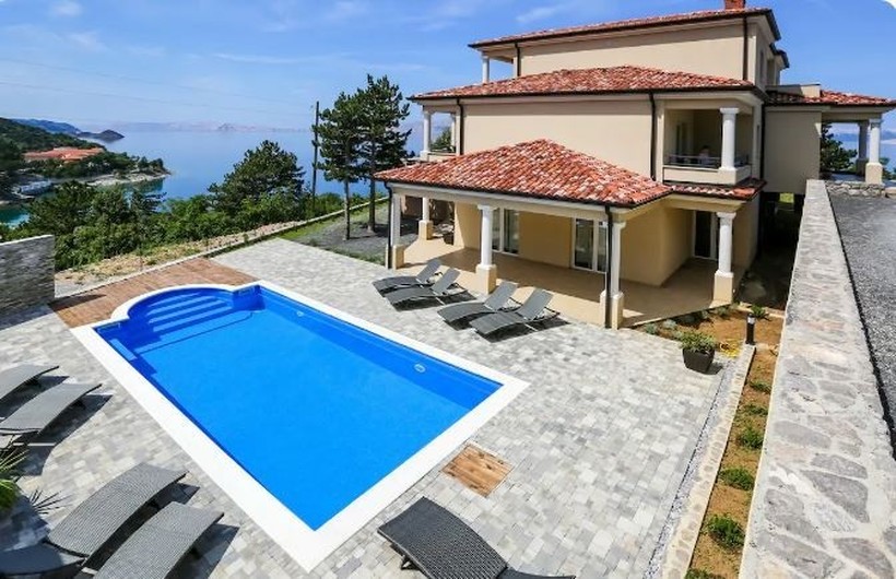 ЛЕТНА СЕЗОНА НА НИСКИ ЦЕНИ ВО ХРВАТСКА: Луксузни апартмани само за 18 евра, вили во Дубровник со базен за по 30 евра
