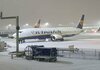 Затворен аеродром, откажани летови поради лошото време во Лондон