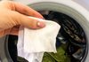 Зошто треба да ставате влажно марамче во машината за перење?