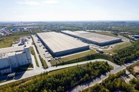 Чешки FOXCONN бара работници: Плата до 710 евра со обезбедено сместување, храна и транспорт