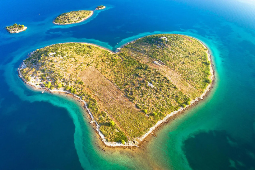 Се продава хрватскиот „остров на љубовта“ – ценa 10 милиони евра