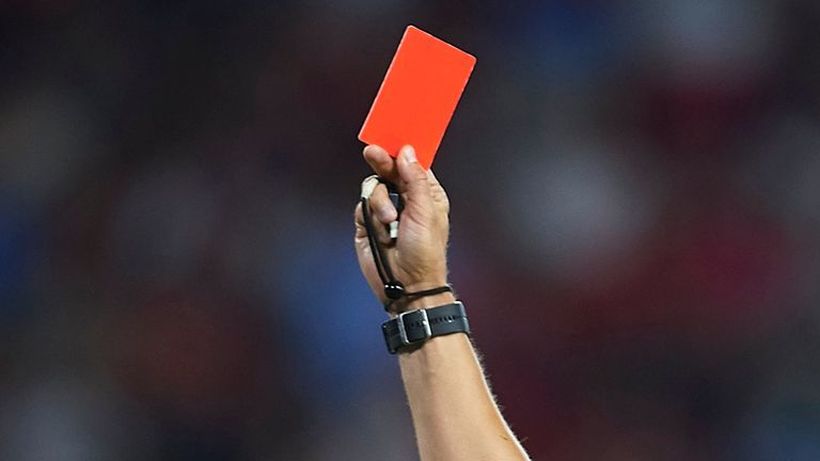 Црвен картон за намерно кашлање – пандемијата ги менува правилата во спортот