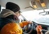 Казна 200 евра: Во оваа земја е забрането да се вози во зимска јакна