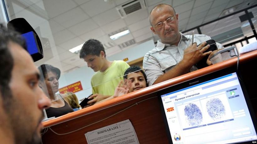 АНКЕТА: Македонците сакаат државна работа