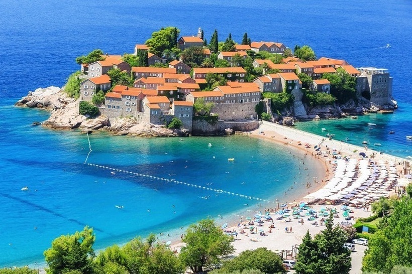 Летувањето во Црна Гора ќе ве чини поскапо од лани – еве колку ќе платите за ноќевање