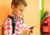 Како да одлучите дали детето треба да го добие првиот мобилен телефон?