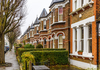Купувањето дом станува луксуз за Британците - живеат со родителите или под кирија