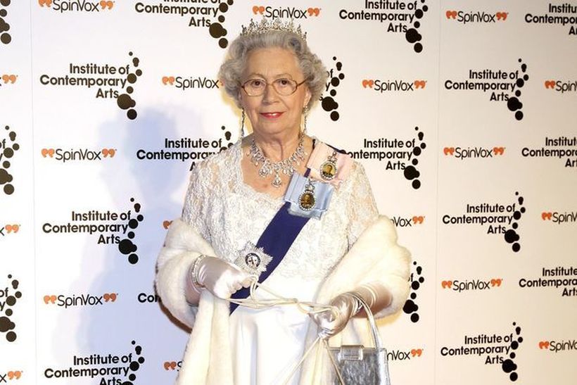 Двојничката на кралицата Елизабета Втора по 34 години “владеење”на филмскиот трон даде отказ