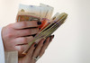 Нов закон: За плаќање пет сметки во банка, месечен трошок од најмногу 30 денари