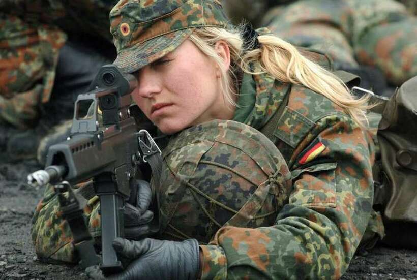 ПРЕДЛОГ: Жените задолжително да одат во војска