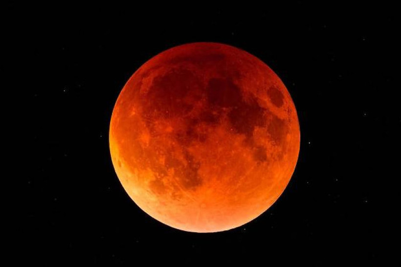 Тотално затемнување на Месечината 2022: Кога точно и како можете да ја видите најдобро темпираната "Крвава Месечина" ова столетие