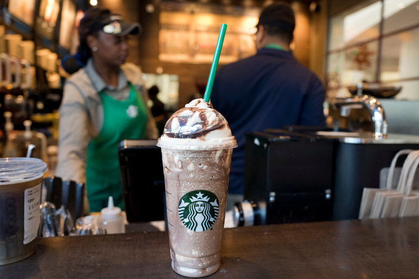 „Starbucks“ ќе ги зголеми цените во своето мени поради инфлацијата
