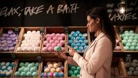 Плата: 20.000 ден + бонуси - искуство НЕ Е задолжително. LUSH Македонија Вработува