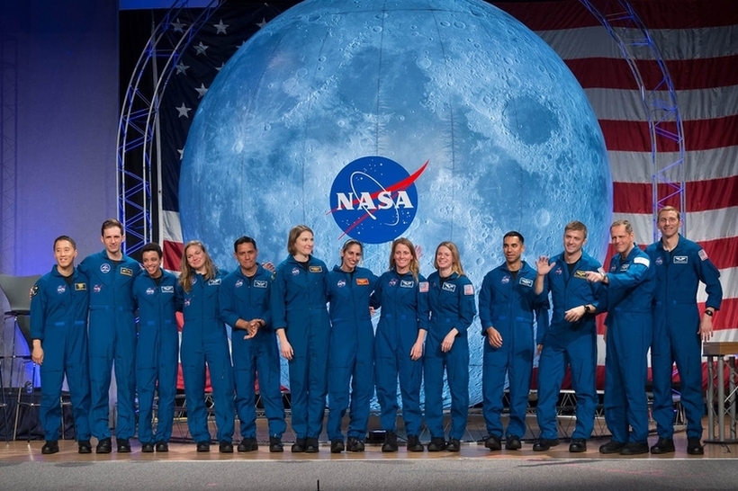 Само државјанин на САД и со мастер диплома во областа природни науки, може да се стане астронаут во НАСА