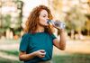 Во лето заборавете на пиење вода од пластично шише, а еве и зошто