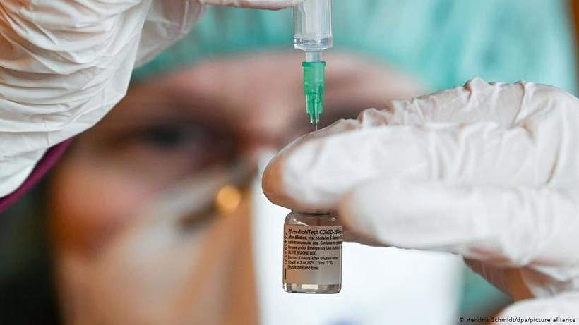 Како „работат“ вакцините против КОВИД-19 и дали сте 100% заштитени?