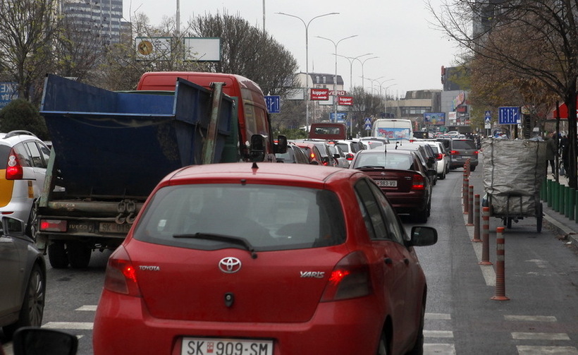 Попладнево блокади во Скопје - граѓаните сакаат греење 24 часа!