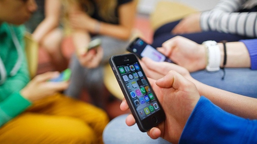 Мобилните телефони – благослов или проклетство за образованието?