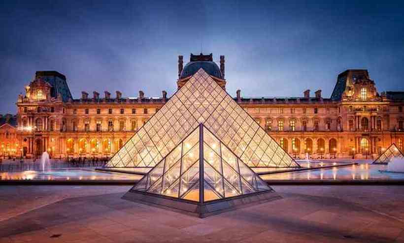 Версај и Лувр порано ќе ги гаснат светлата за да се заштеди енергија