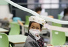 Капи од еден метар за социјална дистанца - Еве како кинеските ученици се враќаат на училиште
