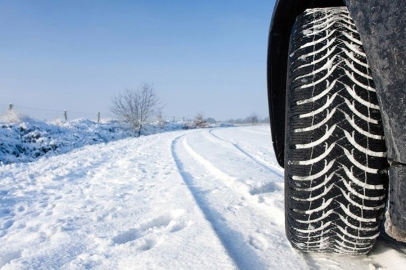 Правила за зимските гуми: Како го спасуваат животот и дали смее да се комбинираат со летните?