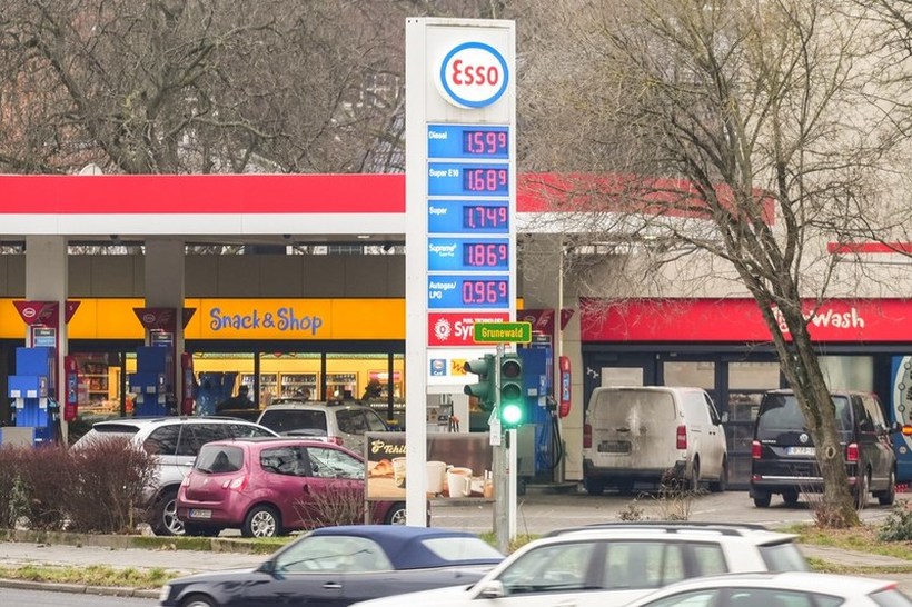 Драстичен пад на цените на горивото во Германија