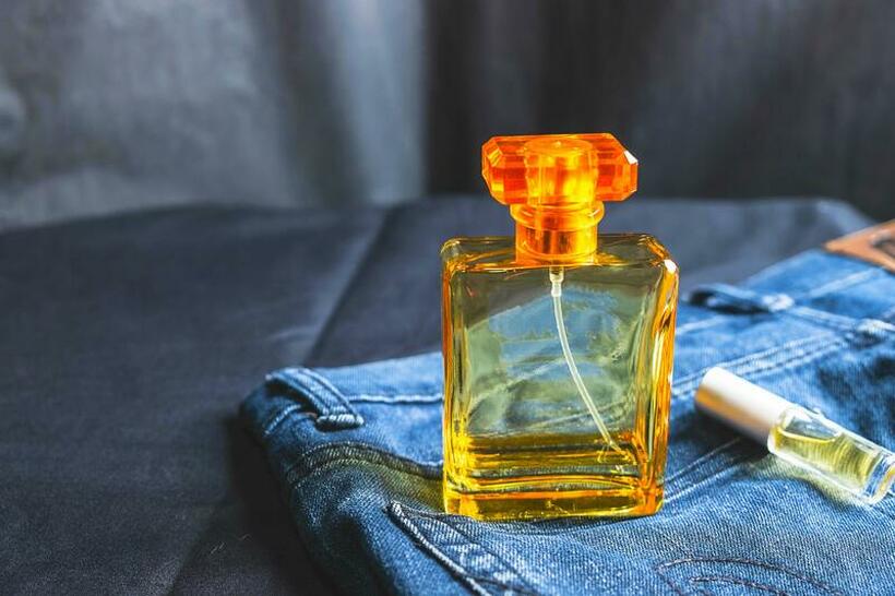 Дали цело време ги чуваме парфемите на погрешно место? Тоа им го скратува животот и јачината на мирисот