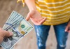Американски психолог со совет: Не позајмувајте пари на роднини и пријатели