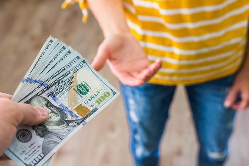 Американски психолог со совет: Не позајмувајте пари на роднини и пријатели