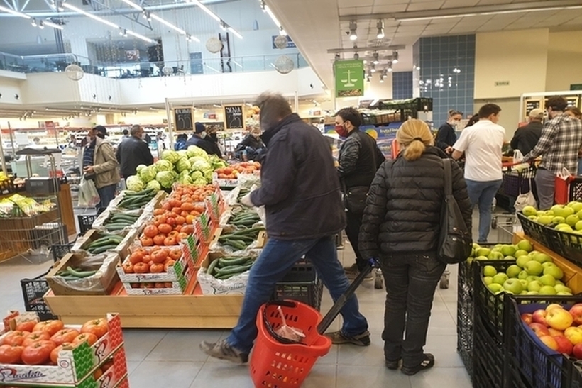 Речиси половина од домашниот буџет Македонците го трошат на храна