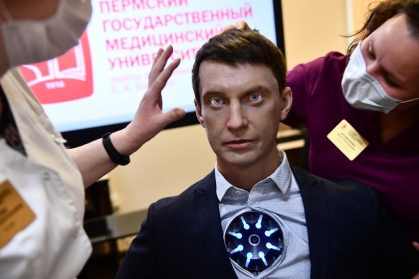 Руска компанија создава нов робот и нуди 200.000 долари за вашето лице