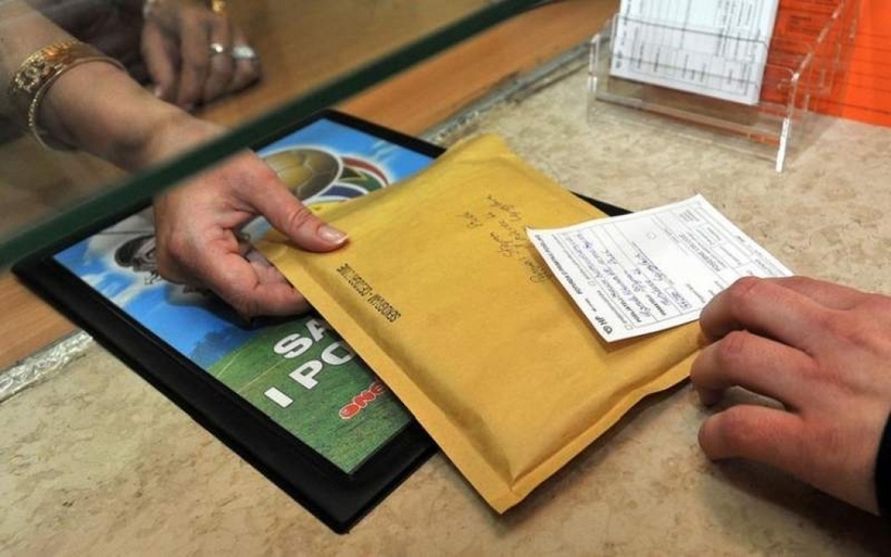Доставата на производот до адресата треба да ја извршат лиценцирани даватели на поштенски услуги