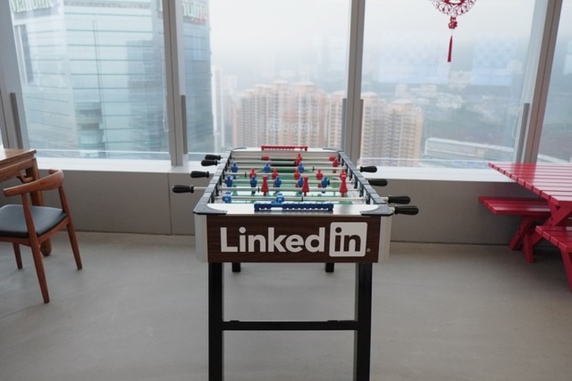 LinkedIn отпушта три отсто од своите вработени