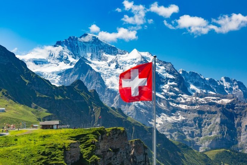 Швајцарија ги укинува мерките за сите патници